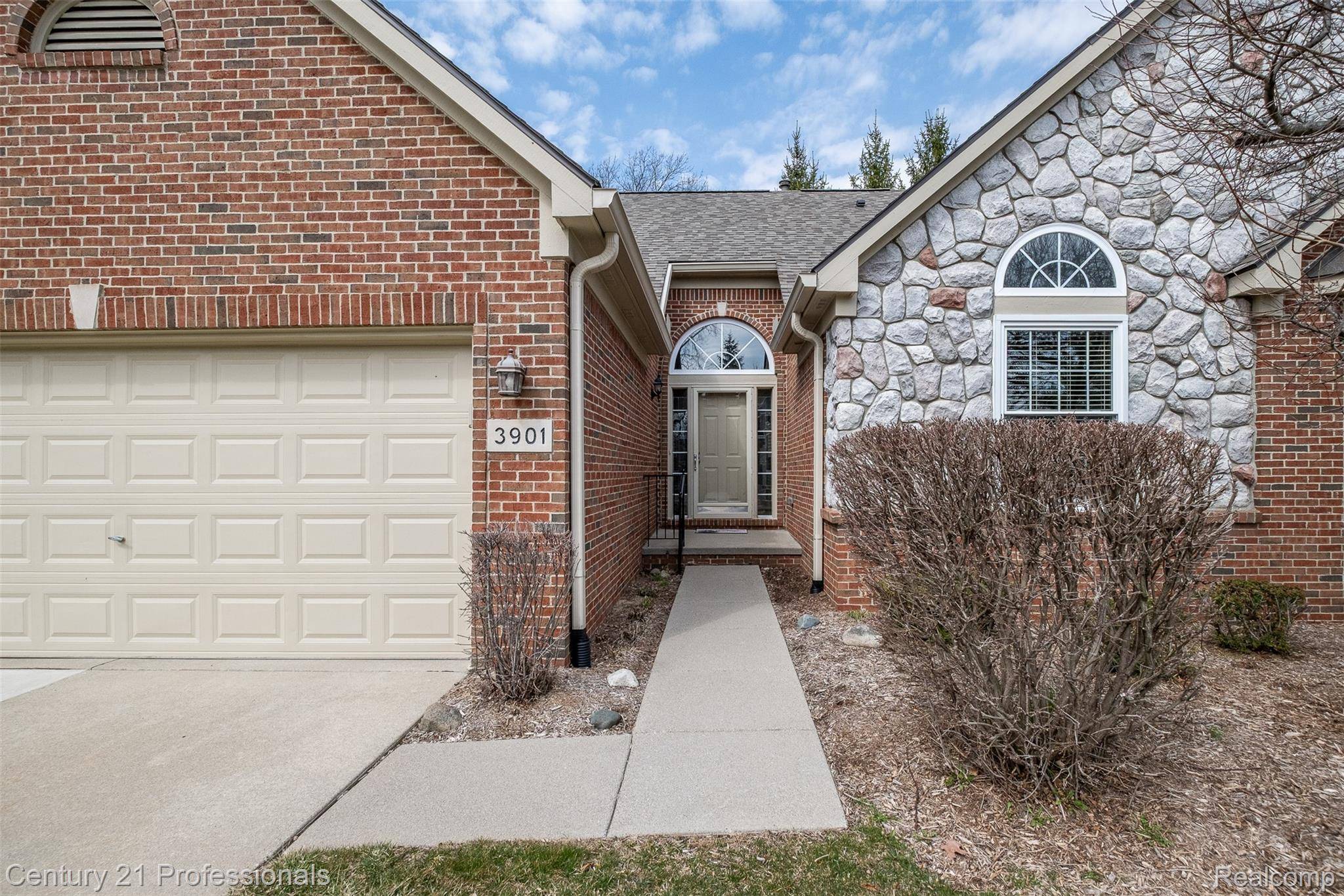 3901 Arbor DR, Auburnhillscity_oakland, MI 48326