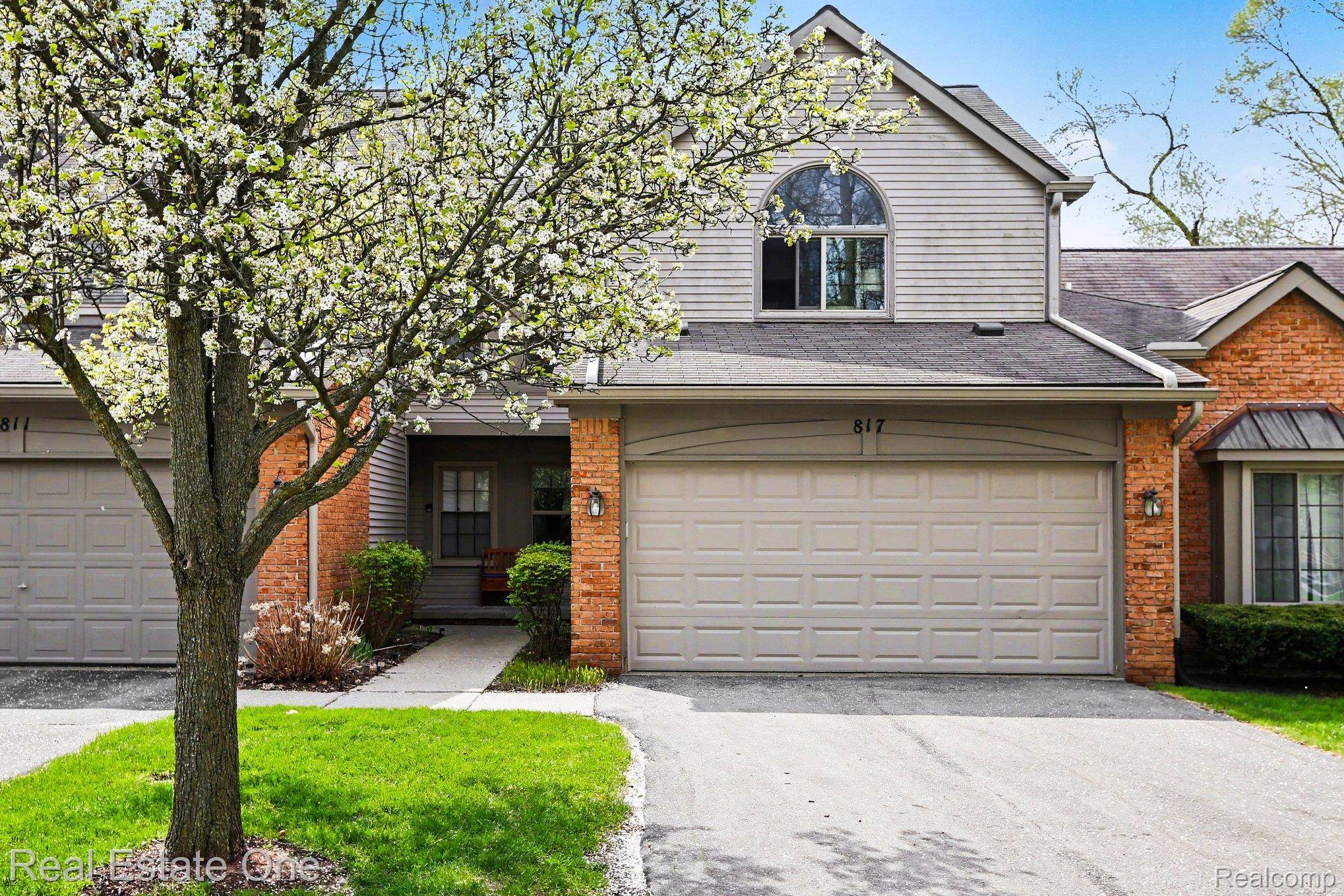 817 Woodridge Hills DR, Brightoncity_livingston, MI 48116