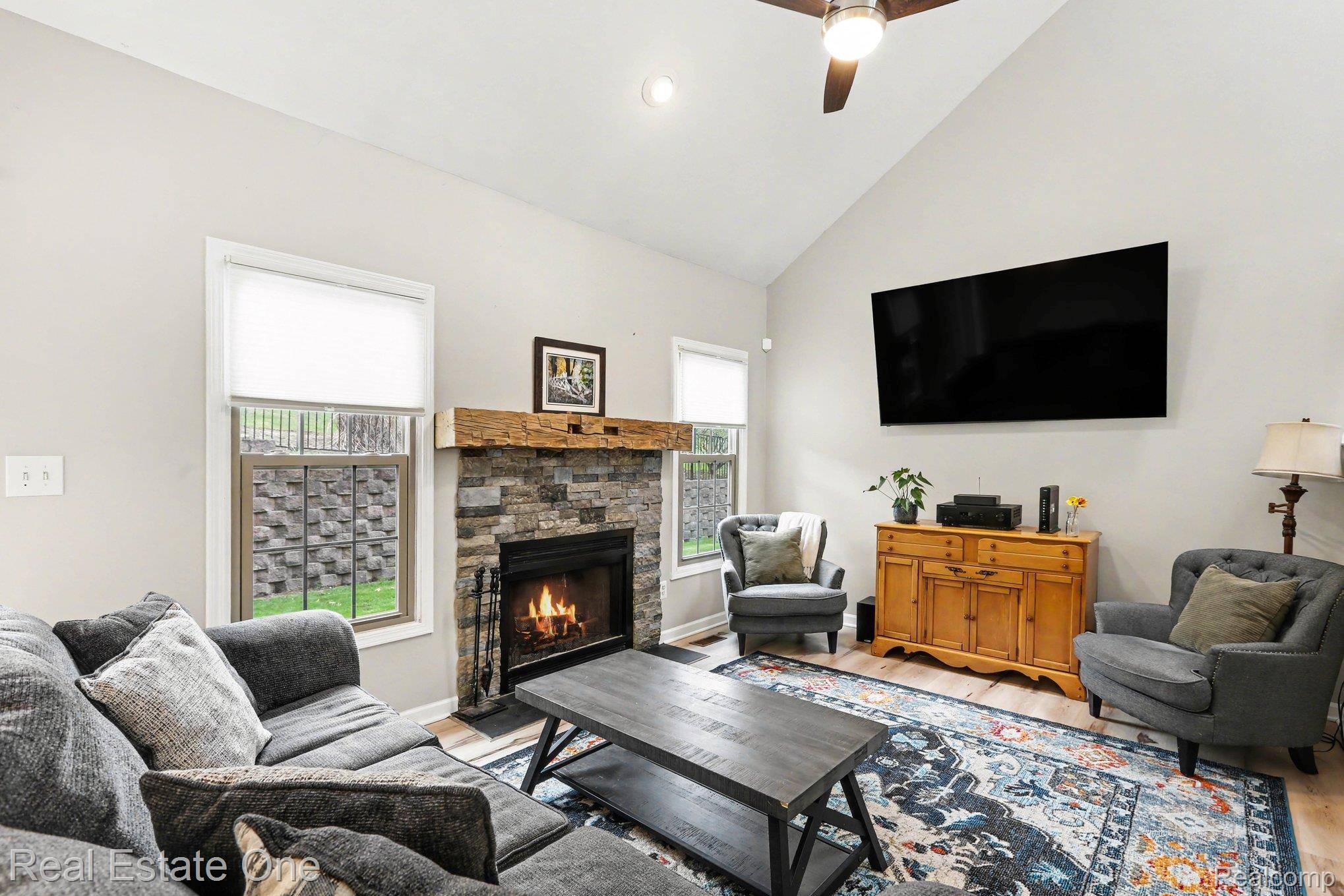 817 Woodridge Hills DR, Brightoncity_livingston, MI 48116