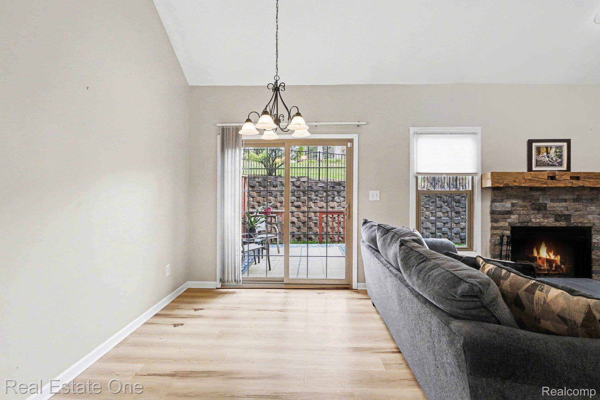 817 Woodridge Hills DR, Brightoncity_livingston, MI 48116