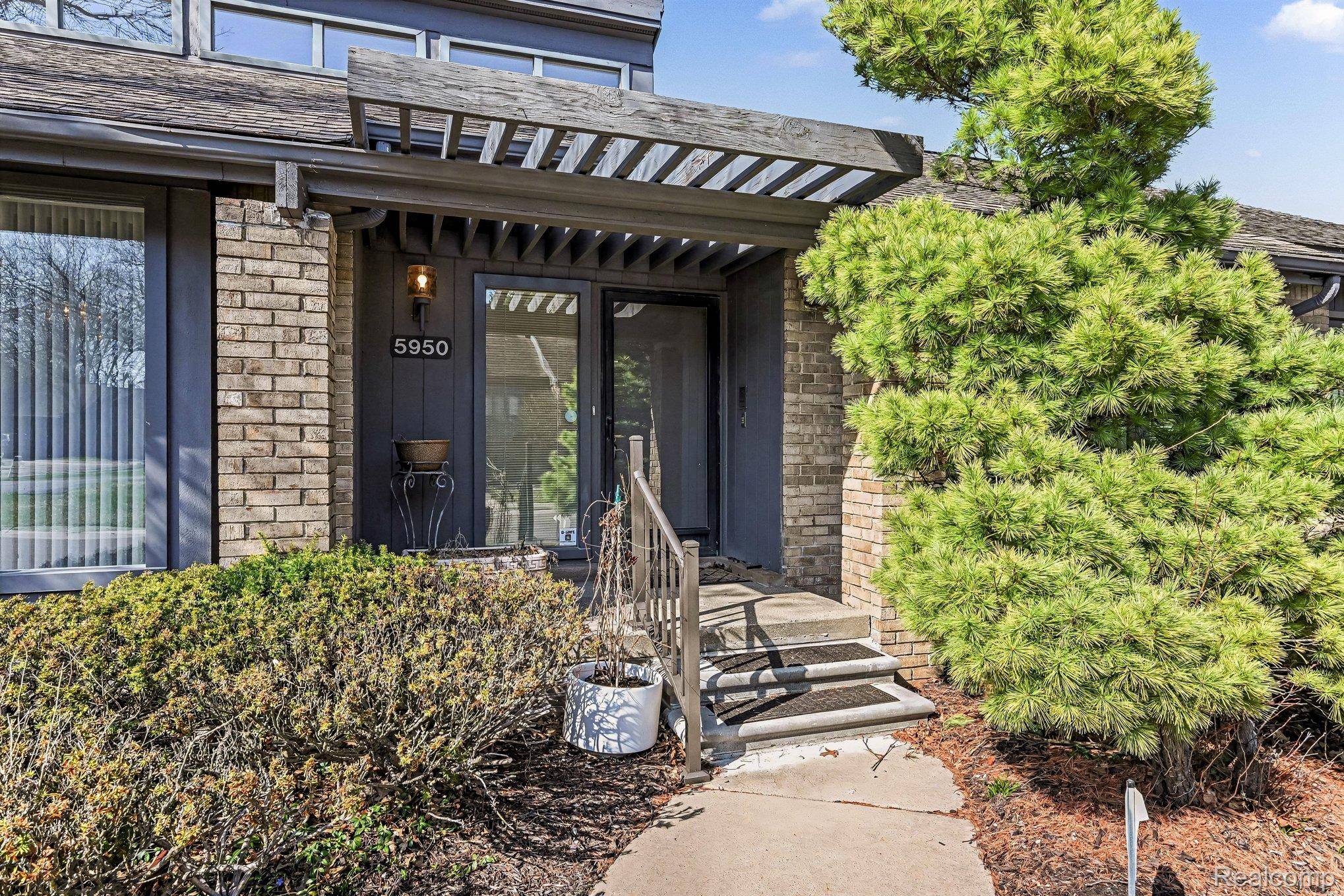 5950 Pinetree DR, Westbloomfieldchartertownship_oakland, MI 48322