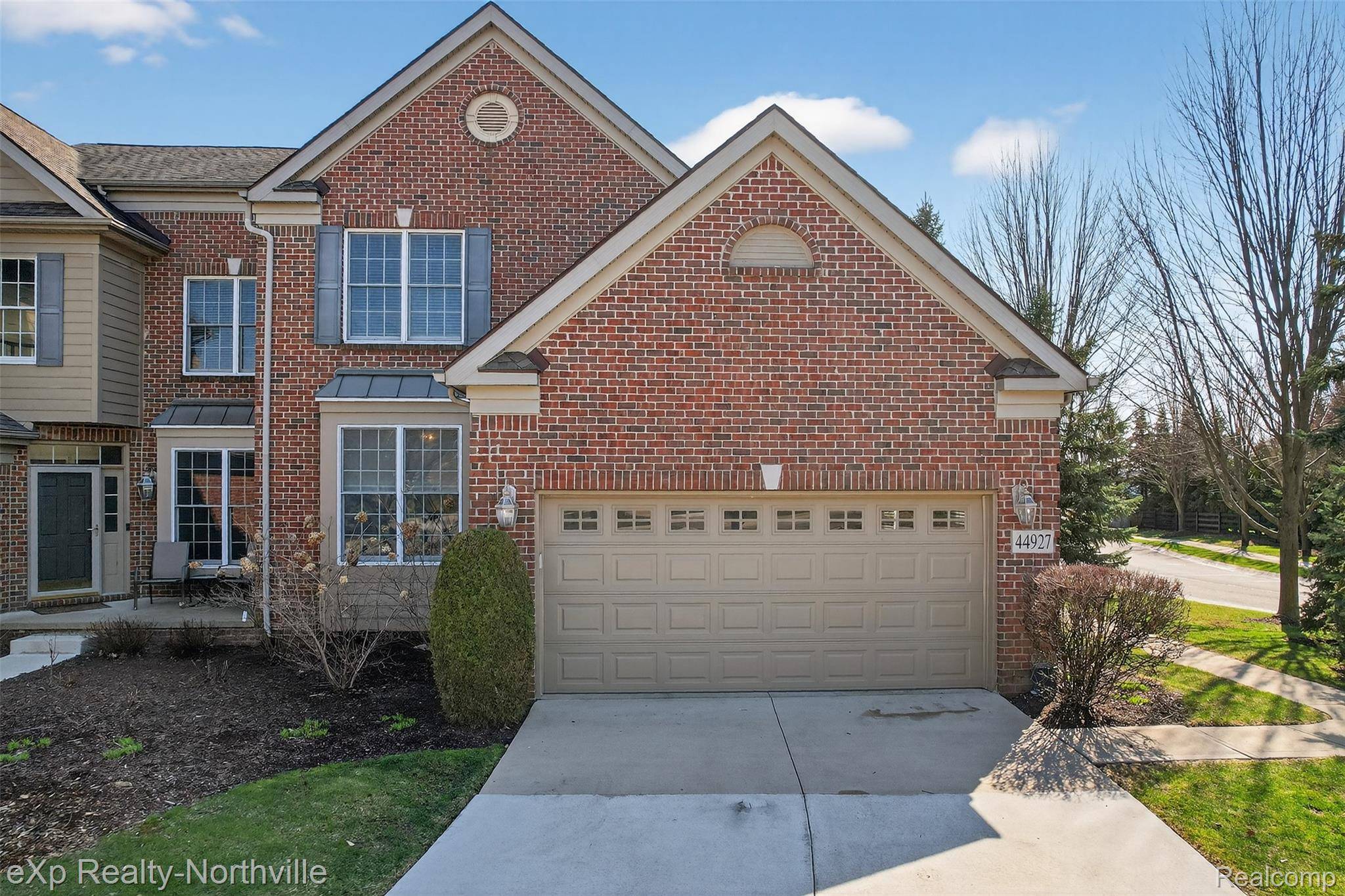 44927 Broadmoor CIR S, Northvilletownship_wayne, MI 48168