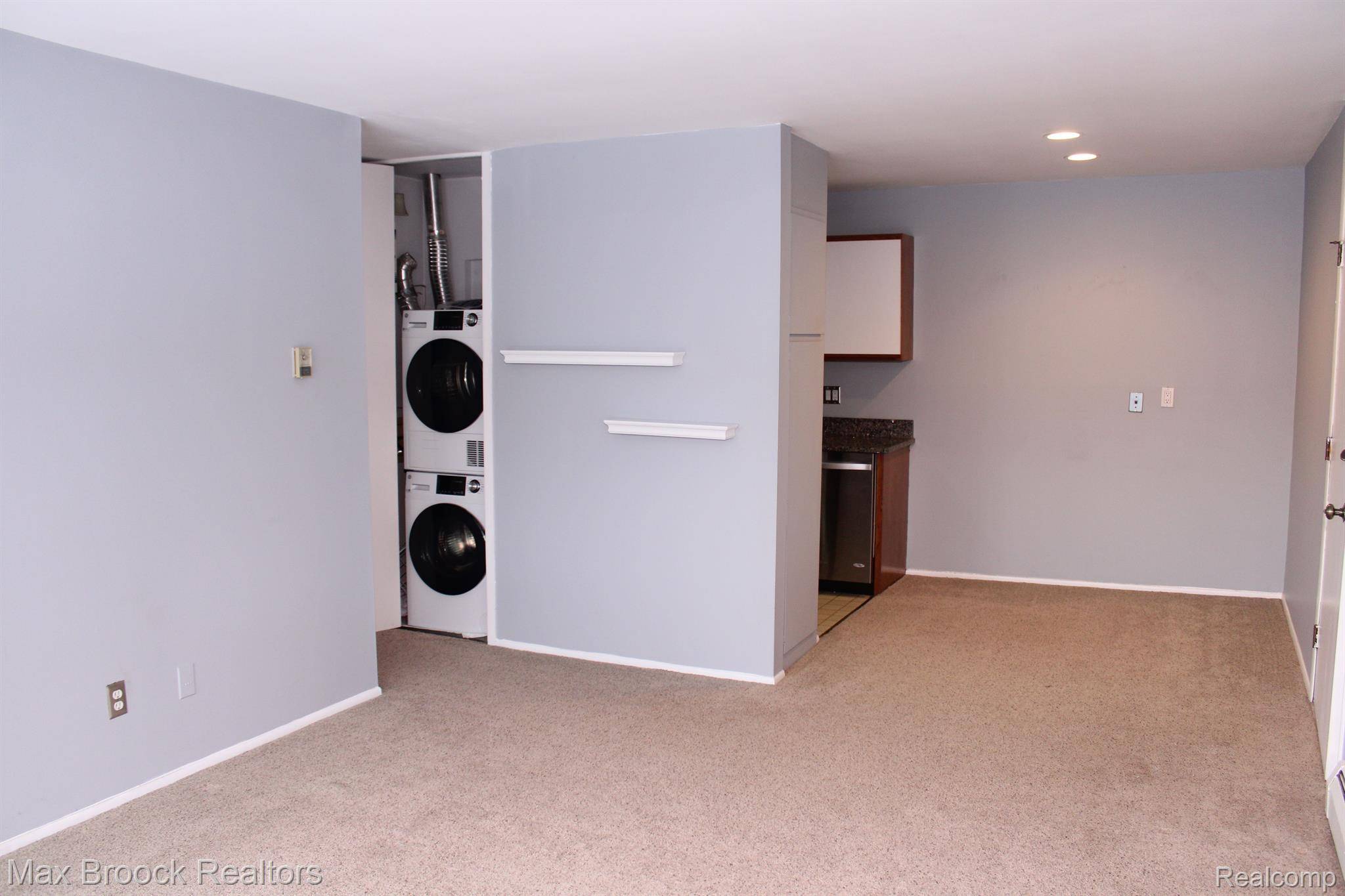 150 BIRD AVE #25, Birminghamcity_oakland, MI 48009