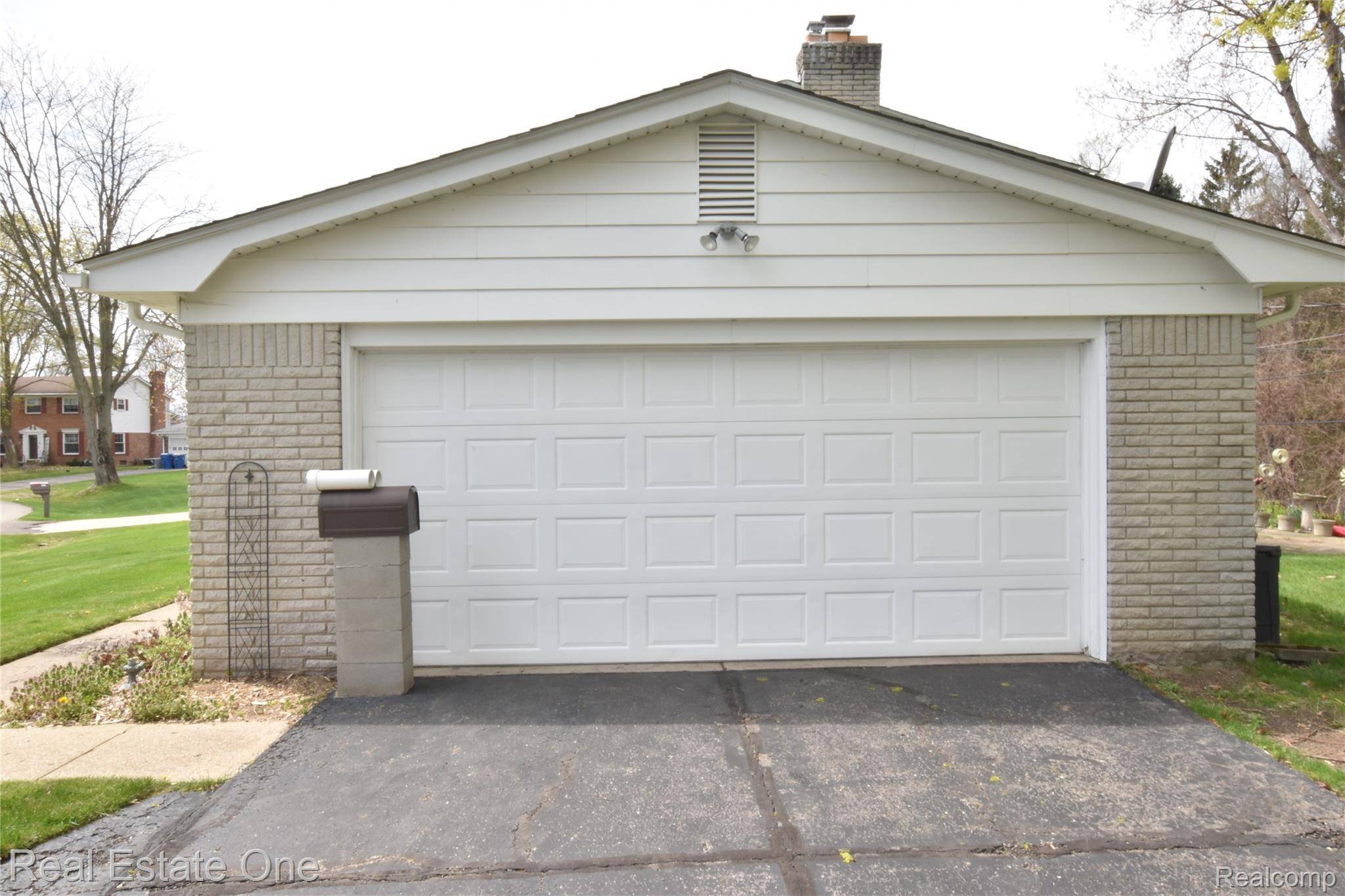 3275 Golfhill DR, Waterfordchartertownship_oakland, MI 48329