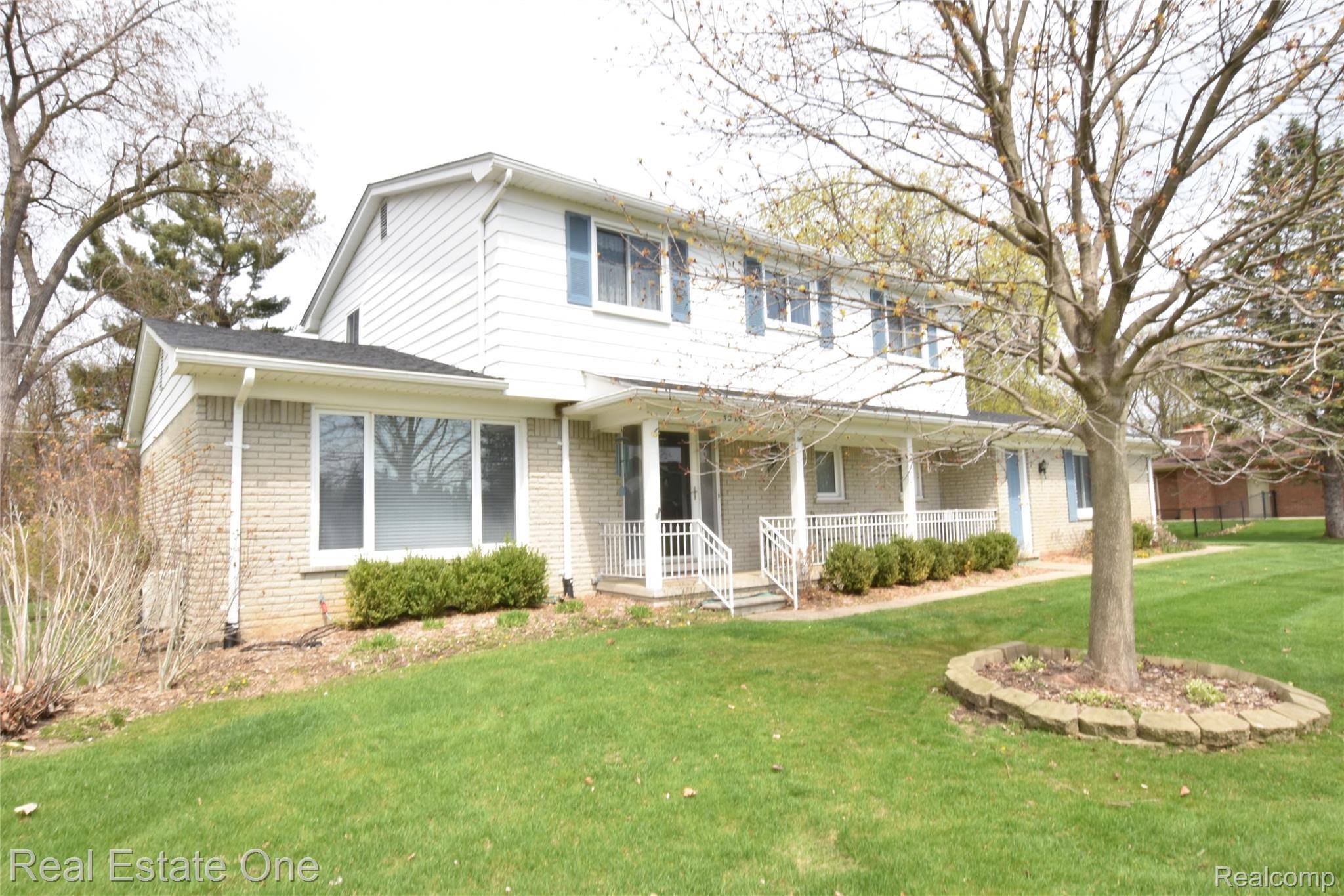 3275 Golfhill DR, Waterfordchartertownship_oakland, MI 48329