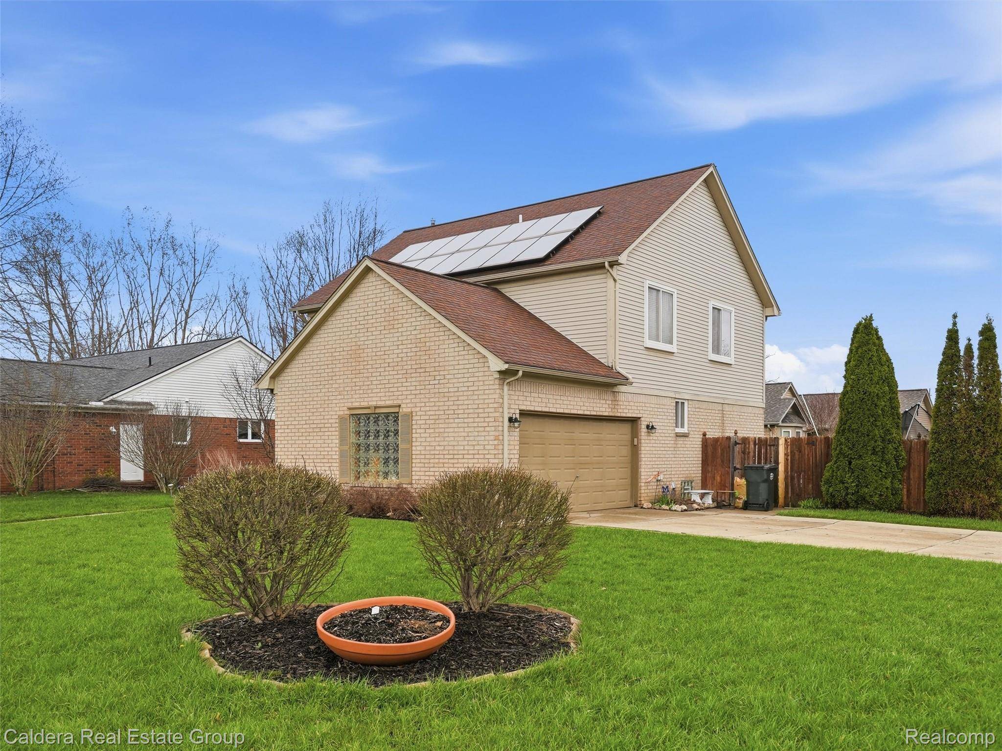 29011 Oakmont DR, Chesterfield Township, MI 48051