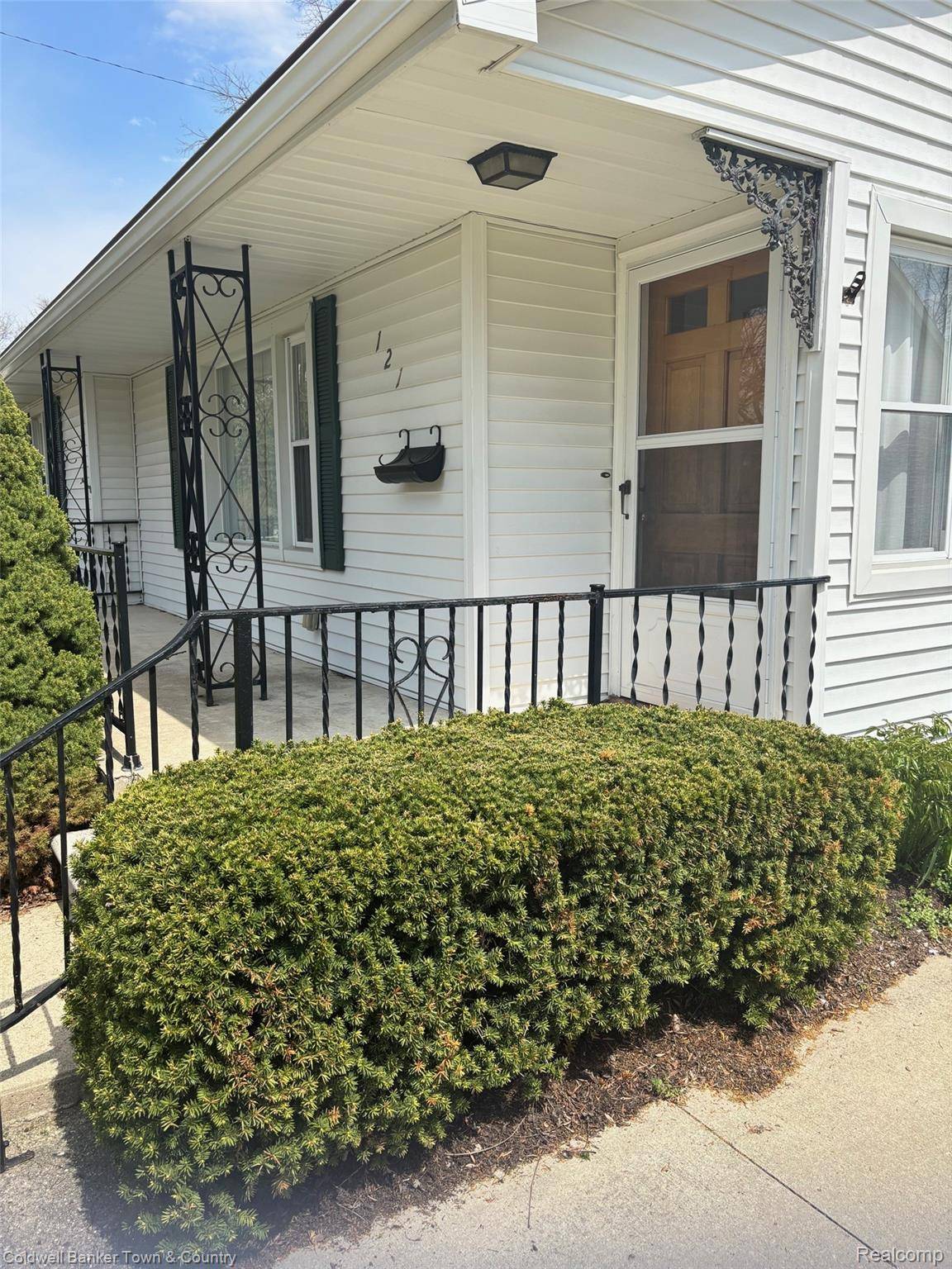 121 S Tompkins ST, Howellcity_livingston, MI 48843
