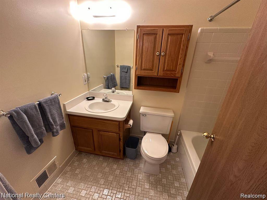 33309 Mill Race CIR, Westlandcity_wayne, MI 48185