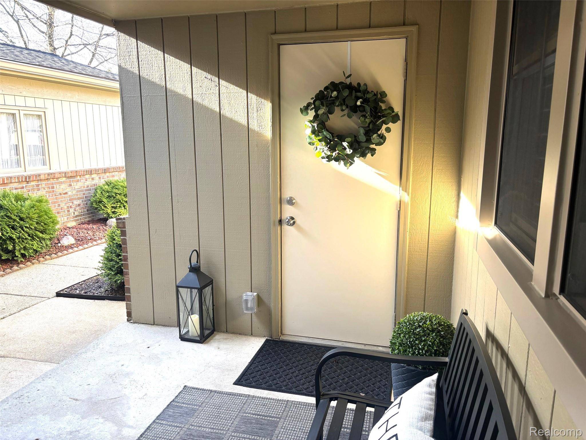 12306 Pinecrest DR, Plymouthchartertownship_wayne, MI 48170