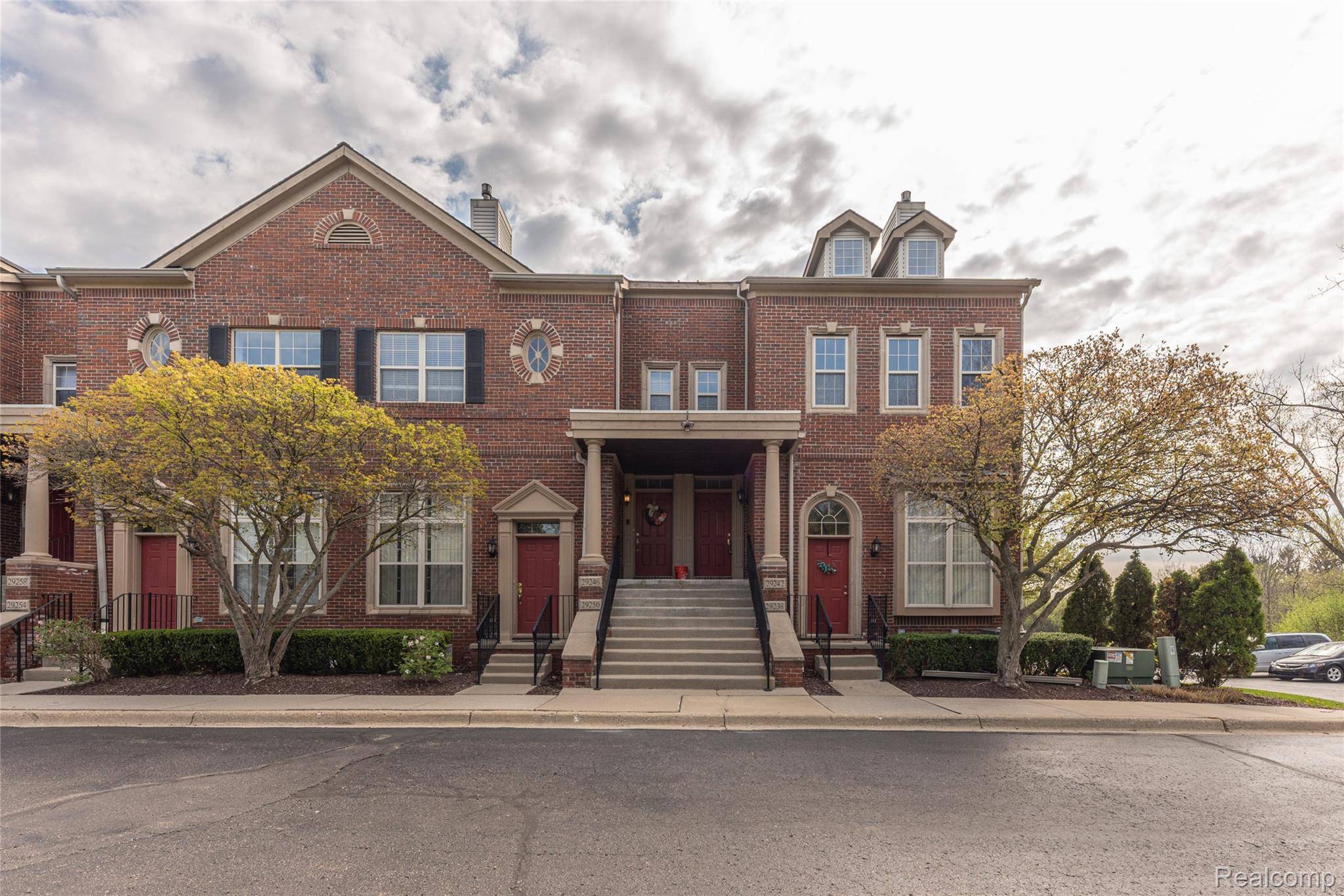 29242 W Glen Oaks, Farmingtonhillscity_oakland, MI 48334