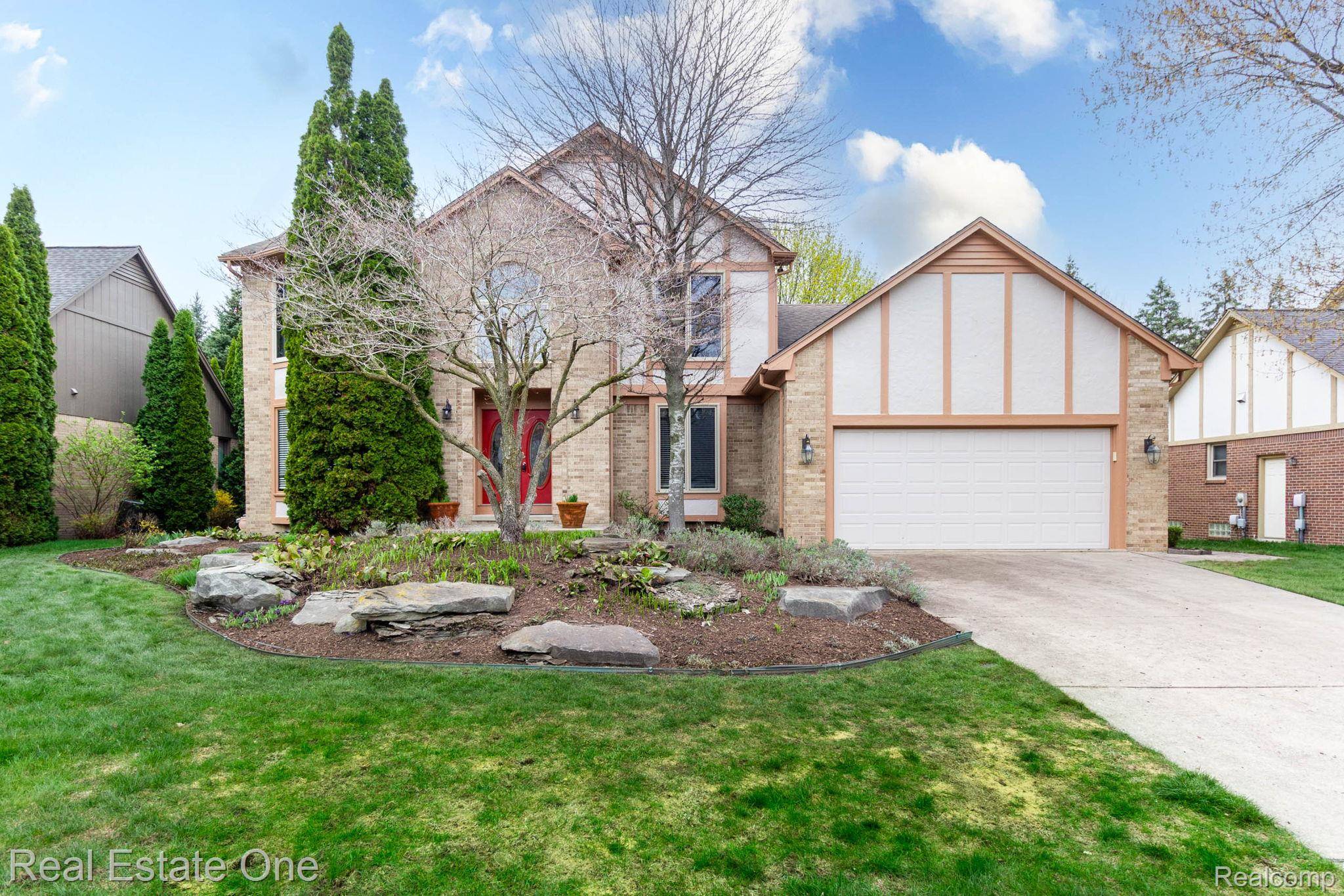 1421 Burhaven DR, Rochesterhillscity_oakland, MI 48306