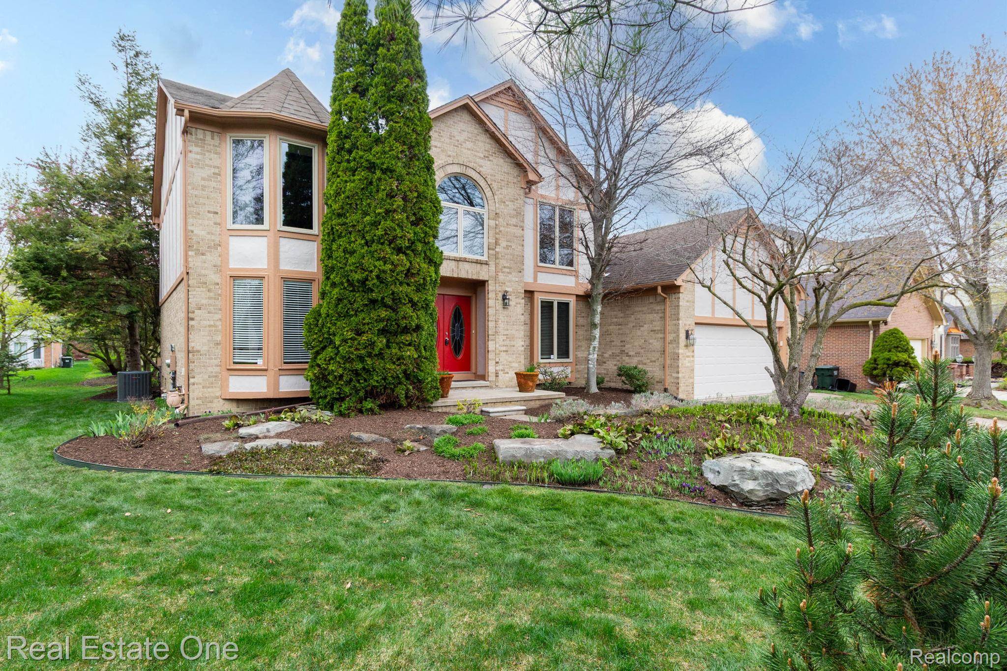 1421 Burhaven DR, Rochesterhillscity_oakland, MI 48306