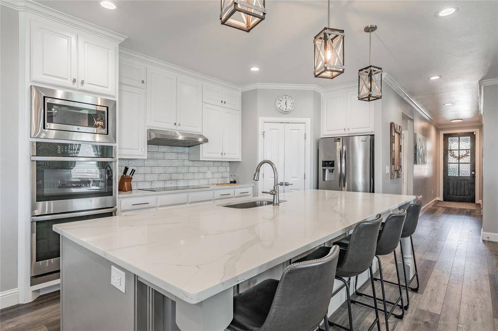 8208 Indian Hills Court, Benbrook, TX 76126