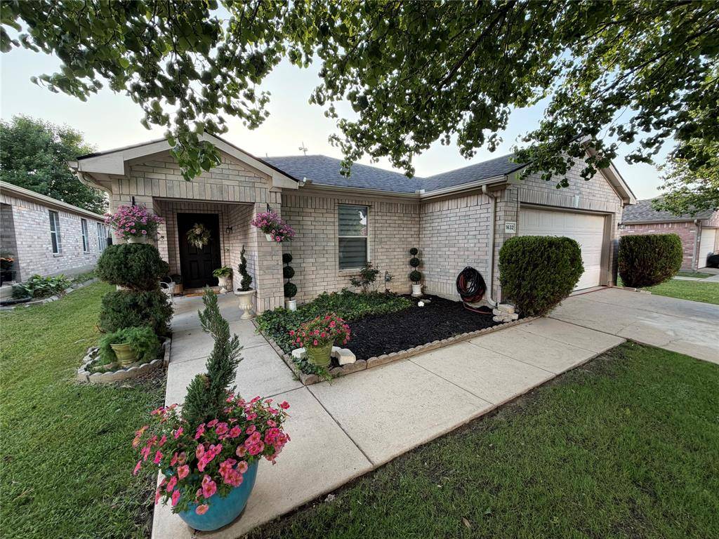 1632 Crown Point Drive, Little Elm, TX 75036