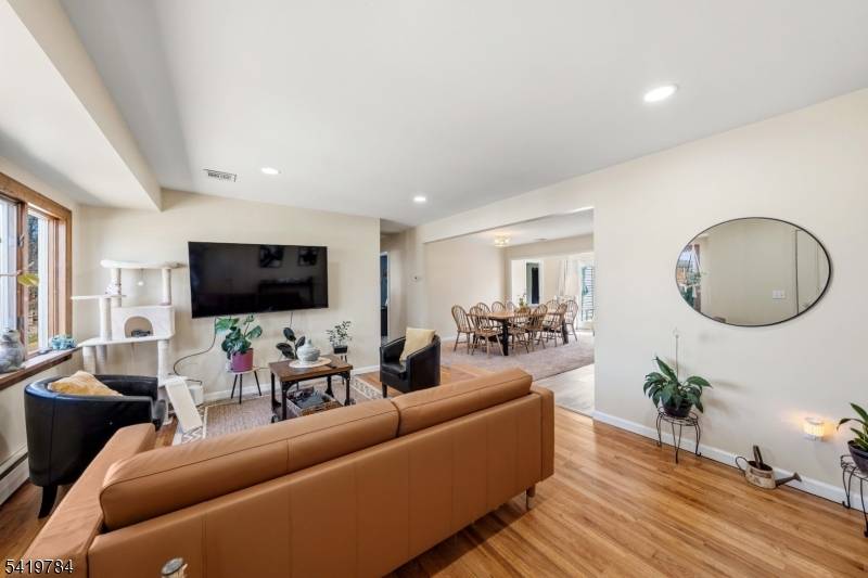 162 Rutherford Ave, Woodbridge Twp., NJ 07095