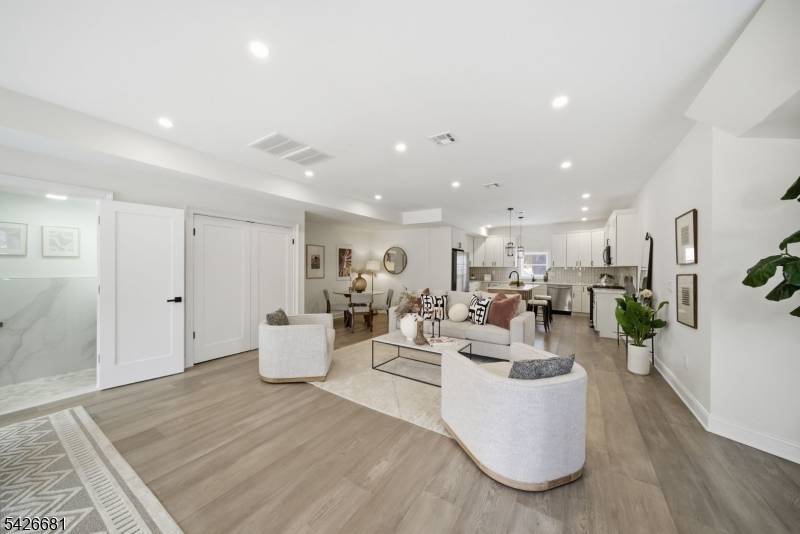 28 1/2 Irving St, Montclair Twp., NJ 07042