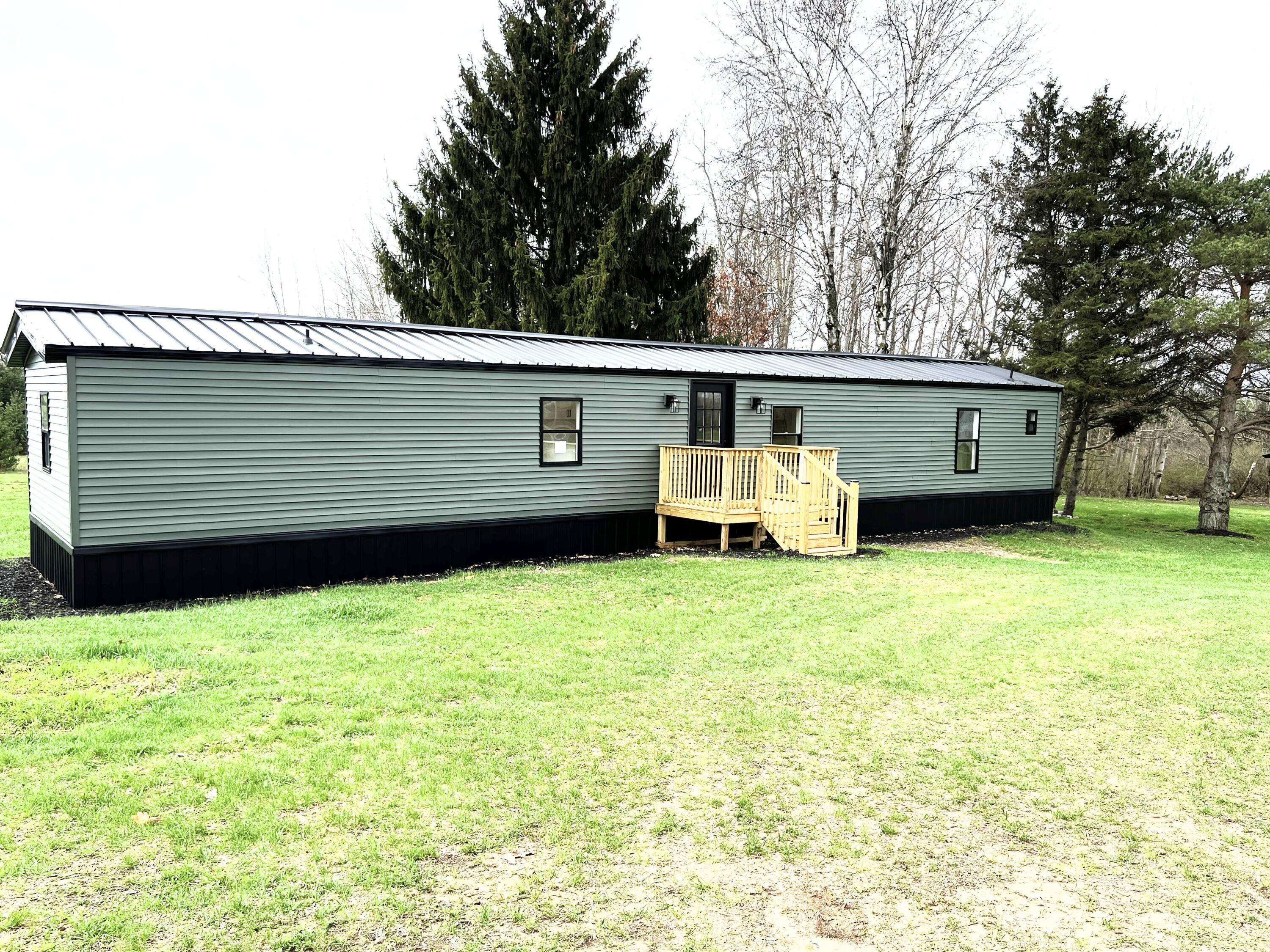 1595 N County Line RD, Belvidere Twp, MI 48886