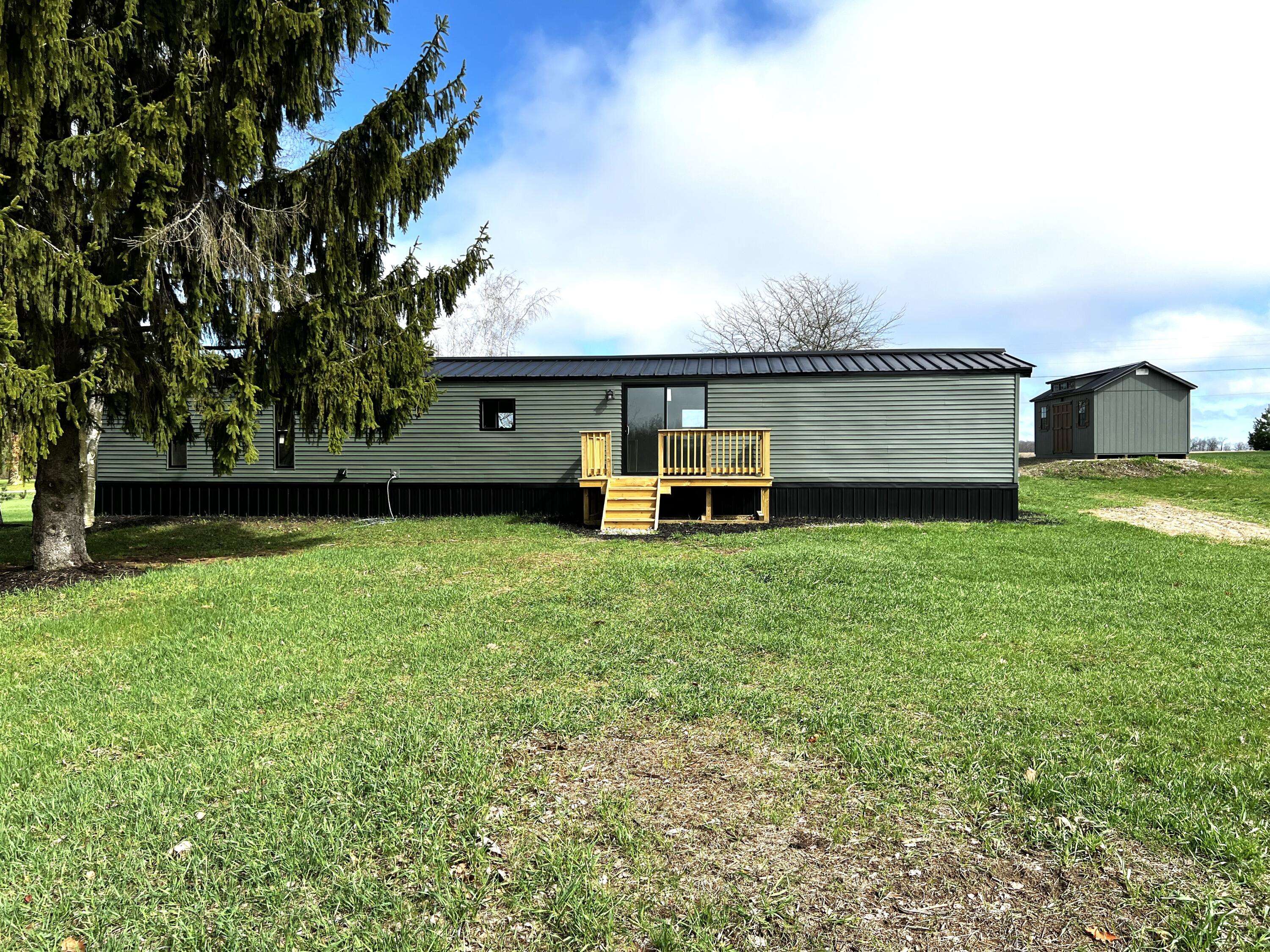 1595 N County Line RD, Belvidere Twp, MI 48886