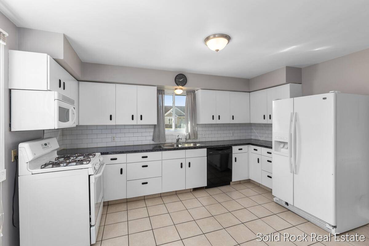 5817 Country View DR, Allendalechartertownship_ottawa, MI 49401