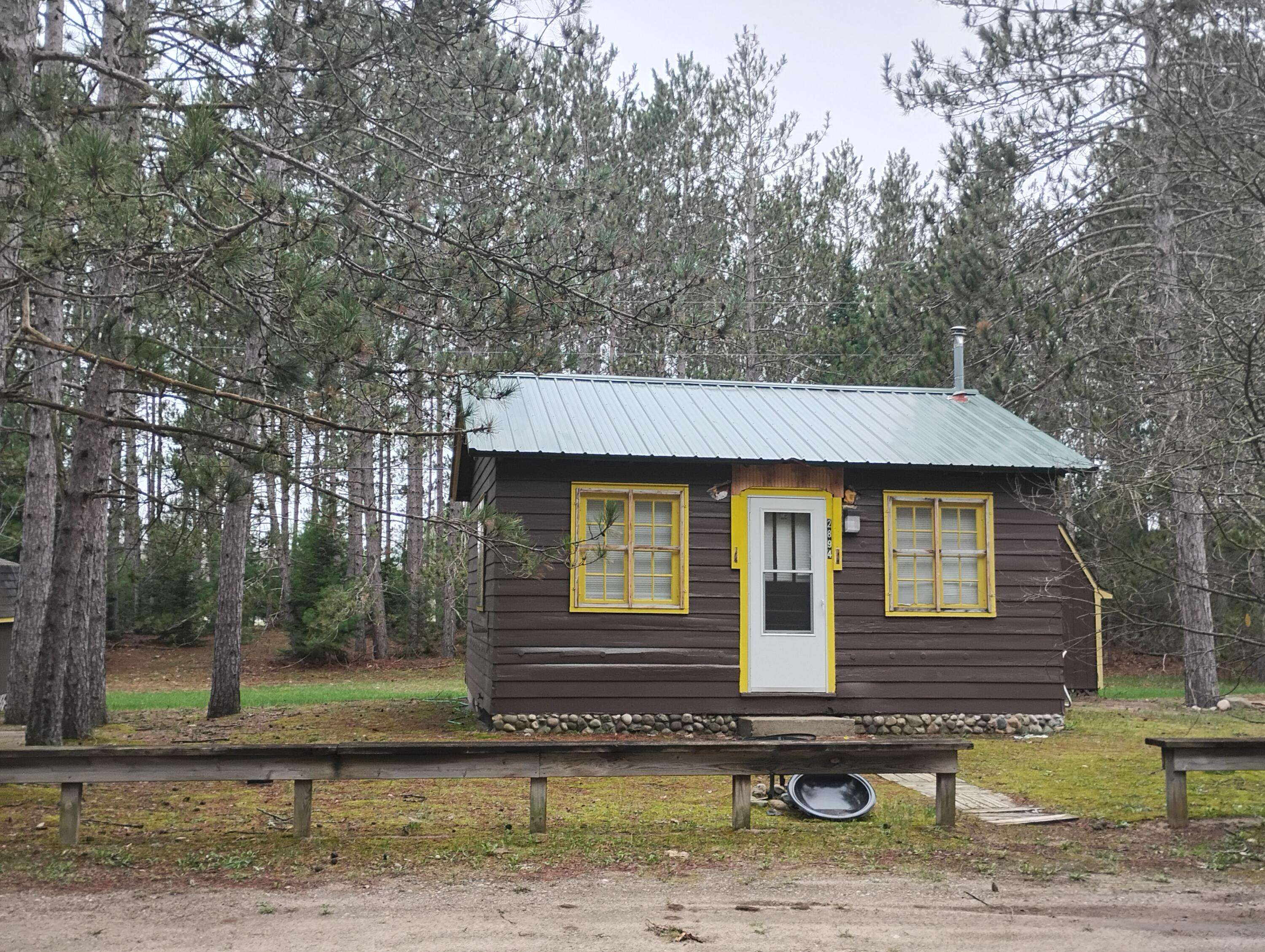 2960 Arbutus Hill RD, East Bay Twp, MI 49696