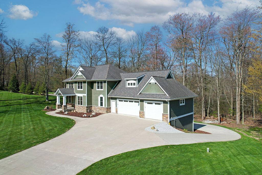 7117 Anchorage CT SE, Caledonia Twp, MI 49316