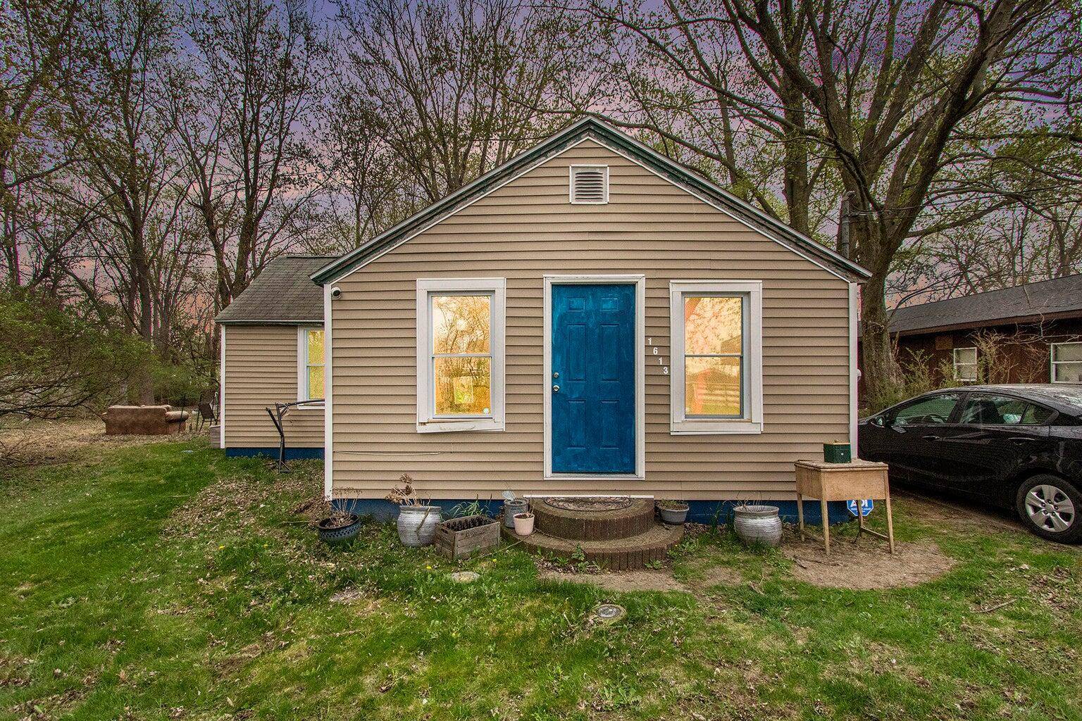 1613 Norton RD, Benton Twp, MI 49022