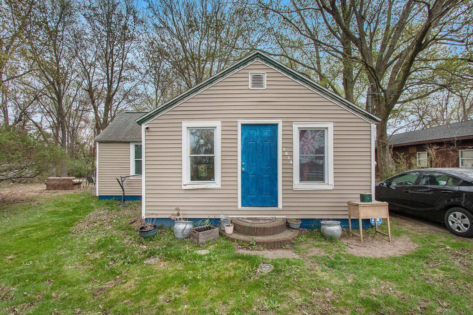 1613 Norton RD, Benton Twp, MI 49022