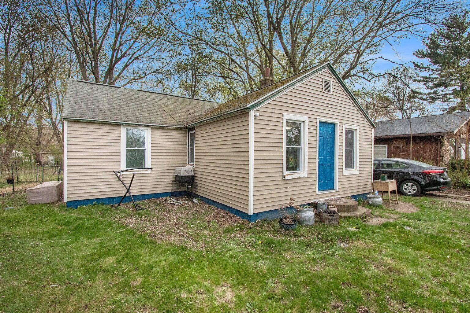 1613 Norton RD, Benton Twp, MI 49022