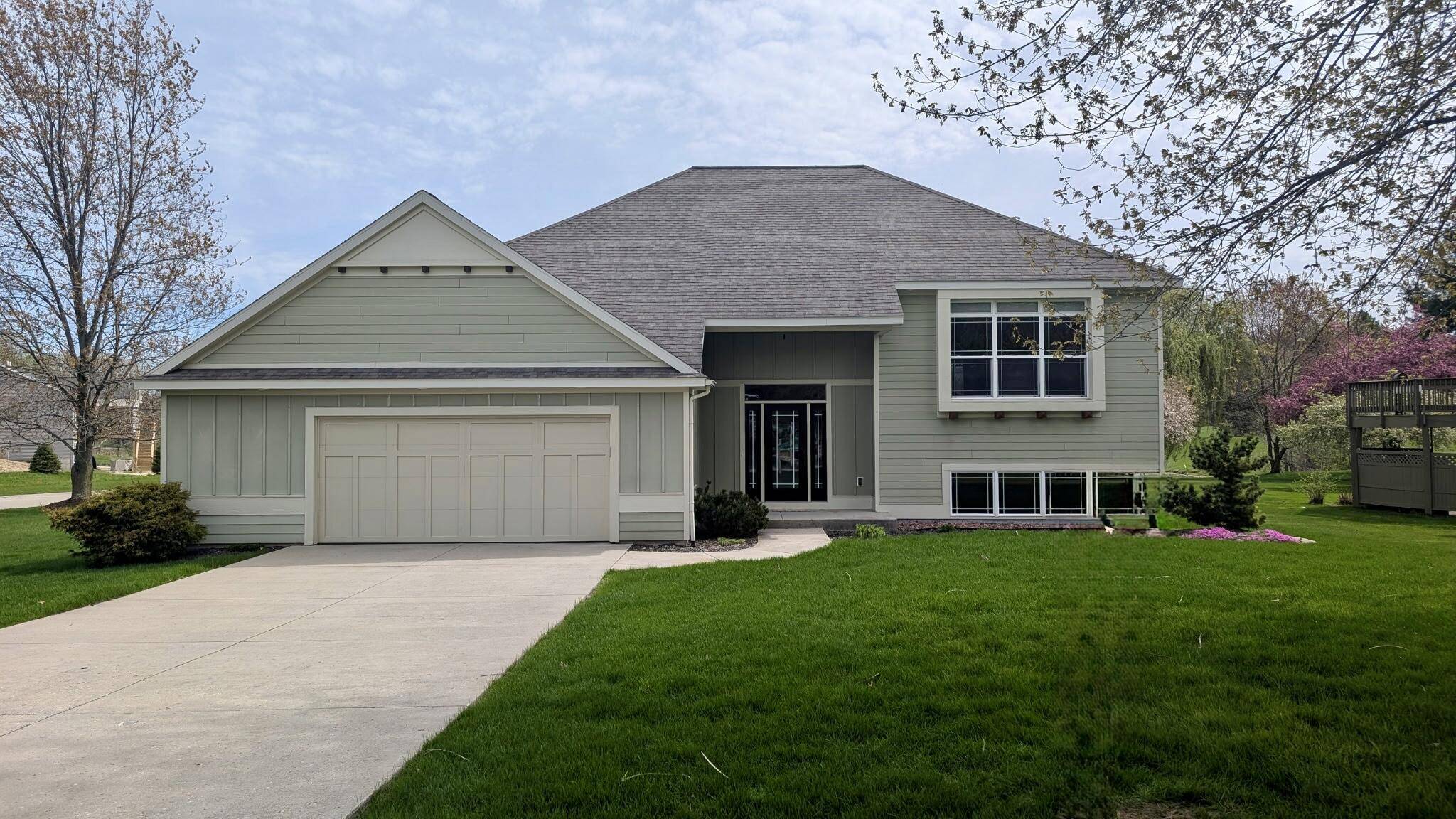 7028 Camelback DR NE, Cannon Twp, MI 49341