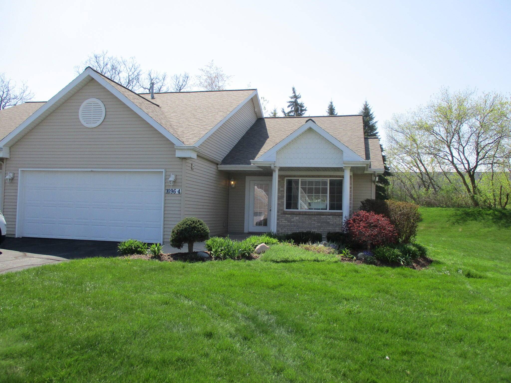 1096 - 4 Fountain View CIR, Hollandcity_allegan, MI 49423