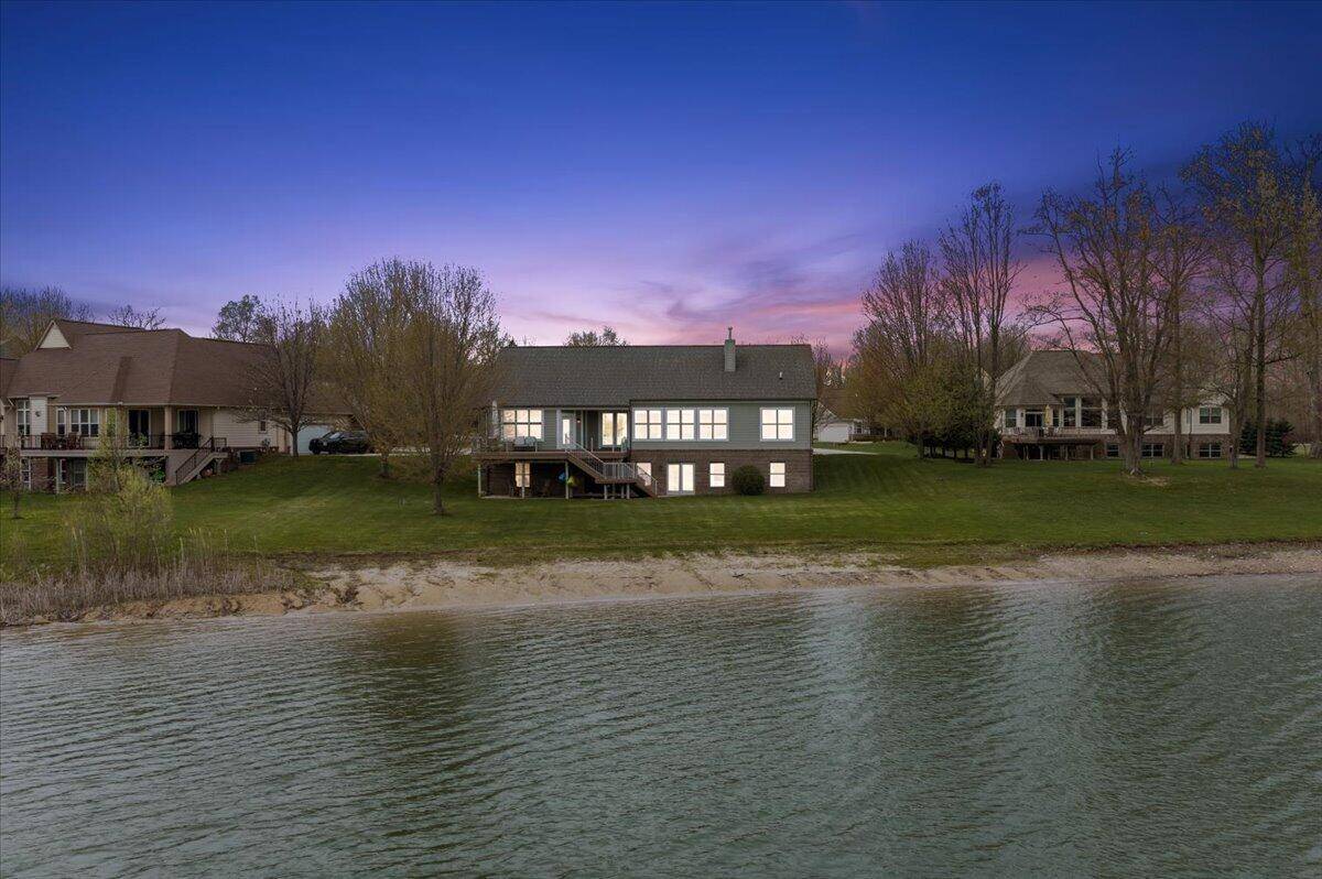 11551 Wellington CT, Morton Twp, MI 49346