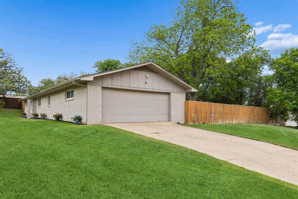 3840 Walton Avenue, Fort Worth, TX 76133