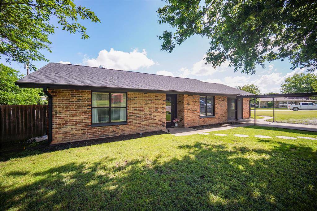 304 Moore Street, Jacksboro, TX 76458