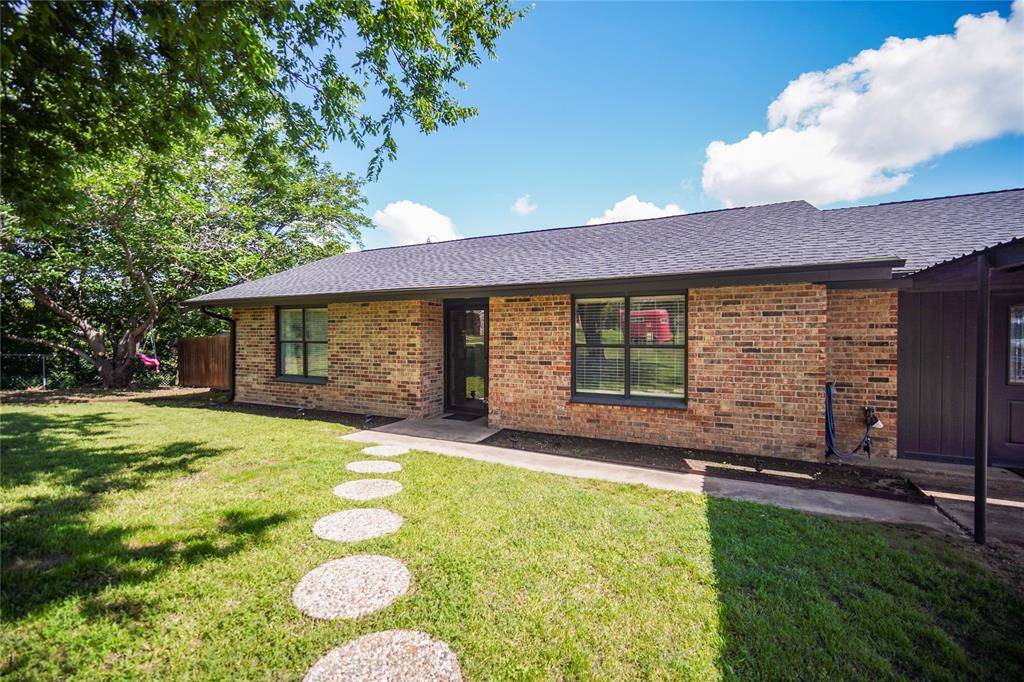 304 Moore Street, Jacksboro, TX 76458