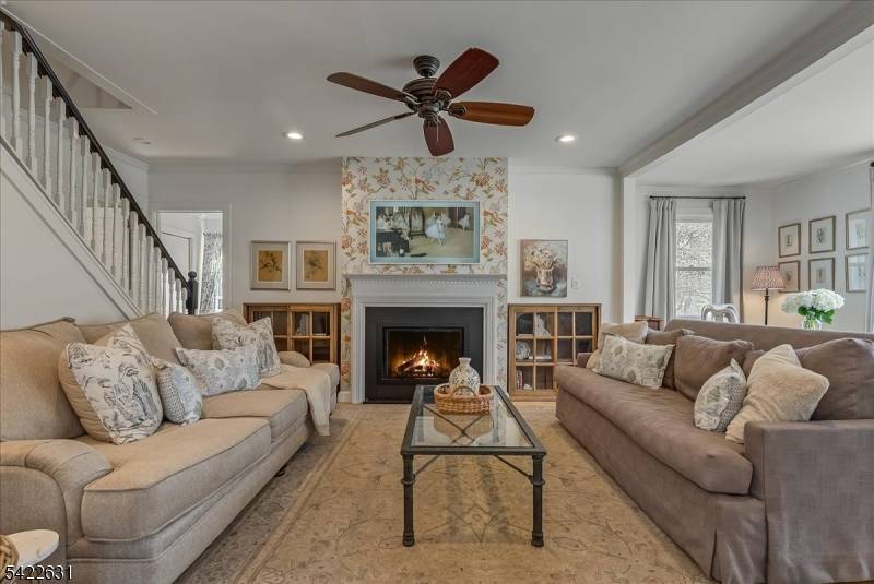 33 Holland Ave, Peapack Gladstone Boro, NJ 07977