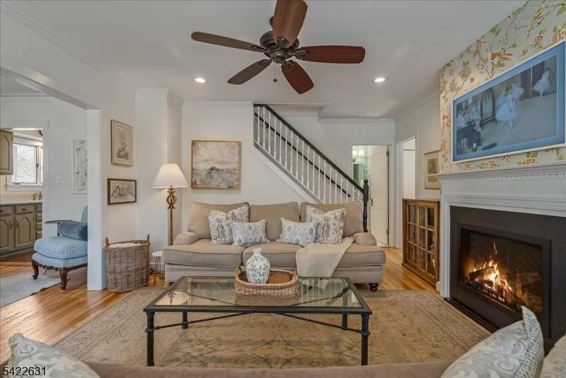 33 Holland Ave, Peapack Gladstone Boro, NJ 07977