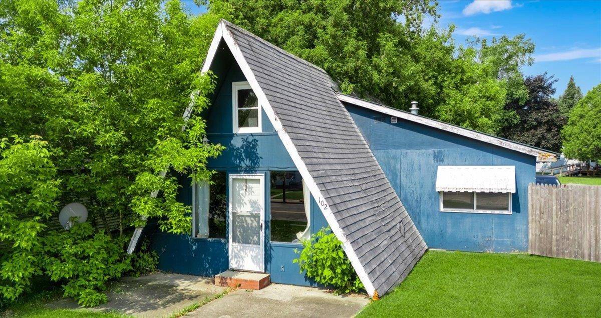 100 & 102 S Bullock ST, Burleigh Twp, MI 48770