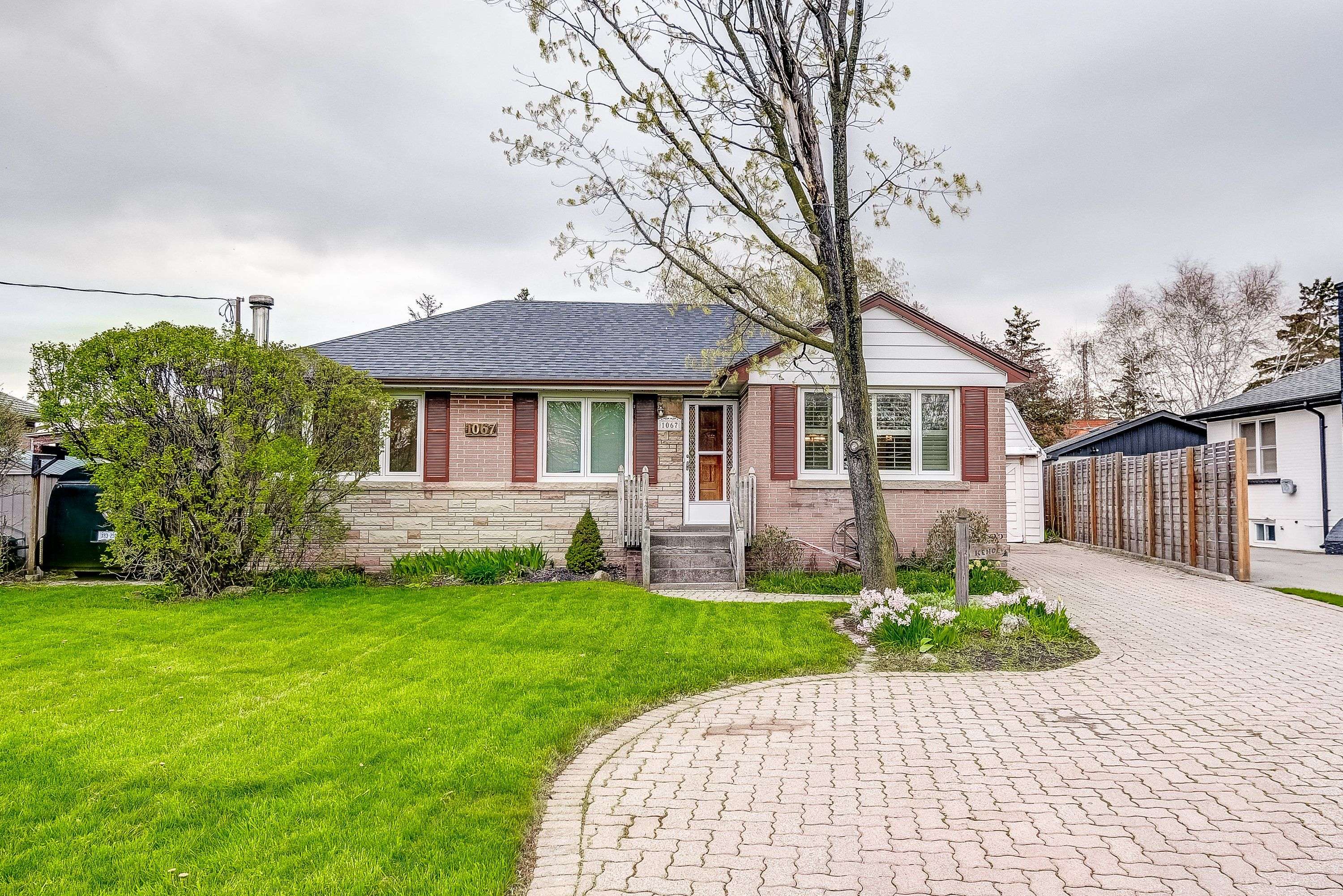 1067 Pinegrove RD, Oakville, ON L6L 2W3