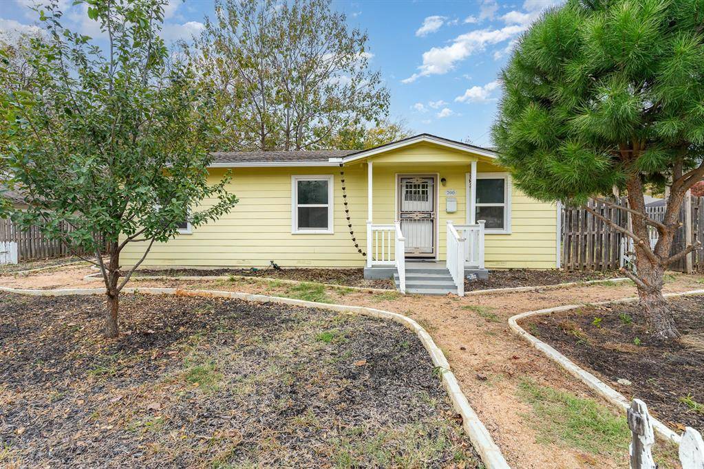 700 Broadway Avenue, Euless, TX 76040