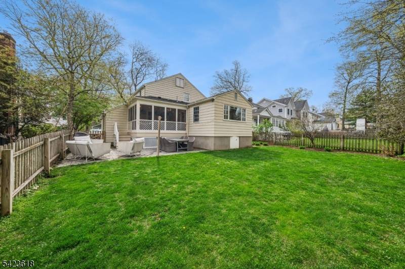 6 Lincoln Ave, Chatham Boro, NJ 07928