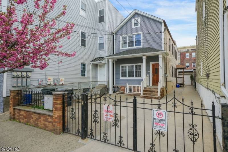172 Chestnut St, Newark City, NJ 07105