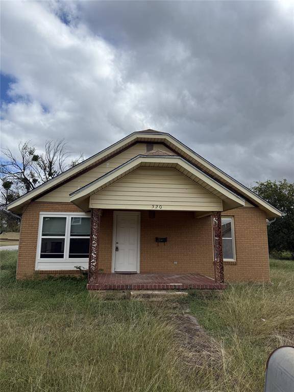 320 N 2nd Street, Jacksboro, TX 76458