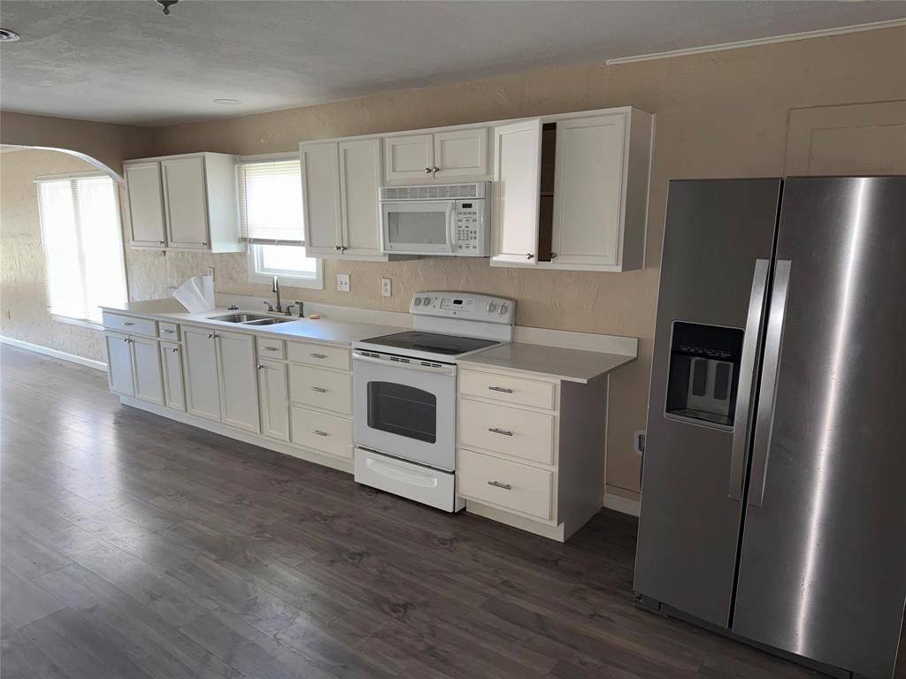 320 N 2nd Street, Jacksboro, TX 76458