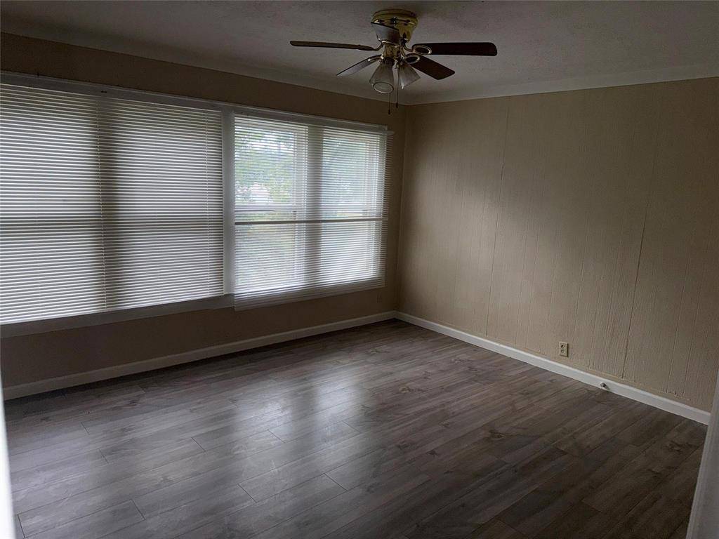 320 N 2nd Street, Jacksboro, TX 76458