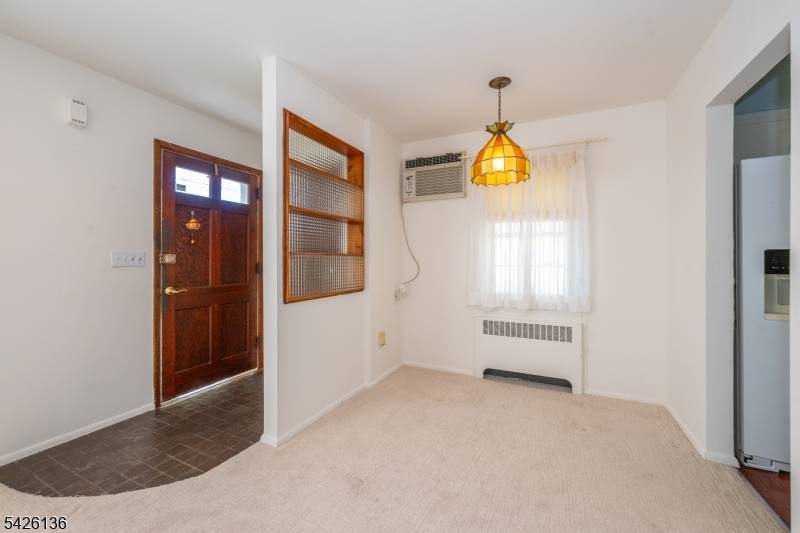 60 Sutton Ave, Totowa Boro, NJ 07512