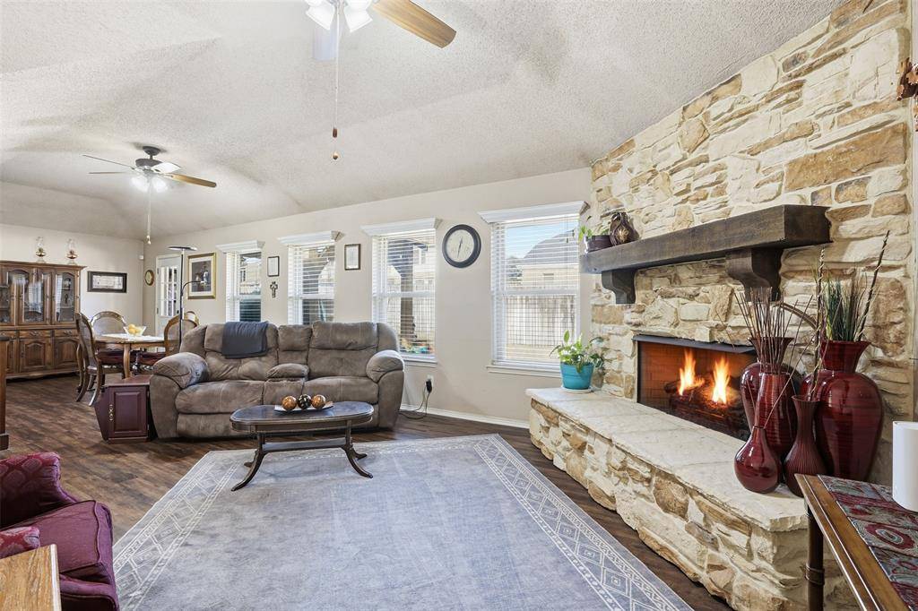 725 Windridge Lane, Burleson, TX 76028