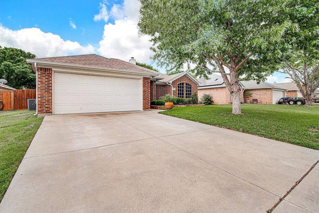 729 Tanglewood, Burleson, TX 76028