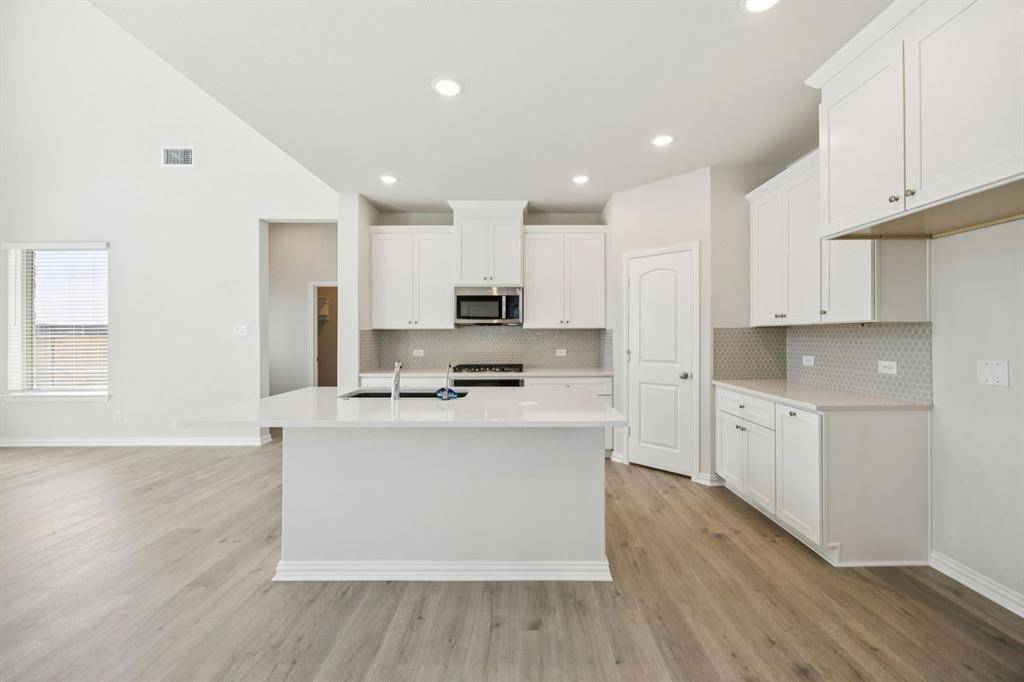 2101 Lone Oak Trail, Mesquite, TX 75181