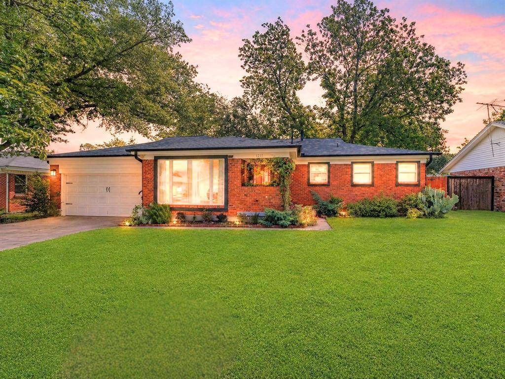 1217 Park Center Street, Benbrook, TX 76126