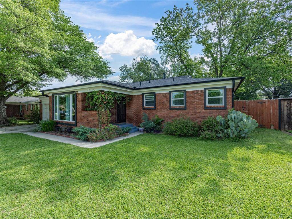 1217 Park Center Street, Benbrook, TX 76126